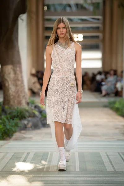 Look 54